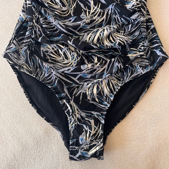 NWOT Nip/Tuck Palm Foil Twist Print One-Piece Tummy Control Multi-Cup Swimsuit - Picture 11 of 12